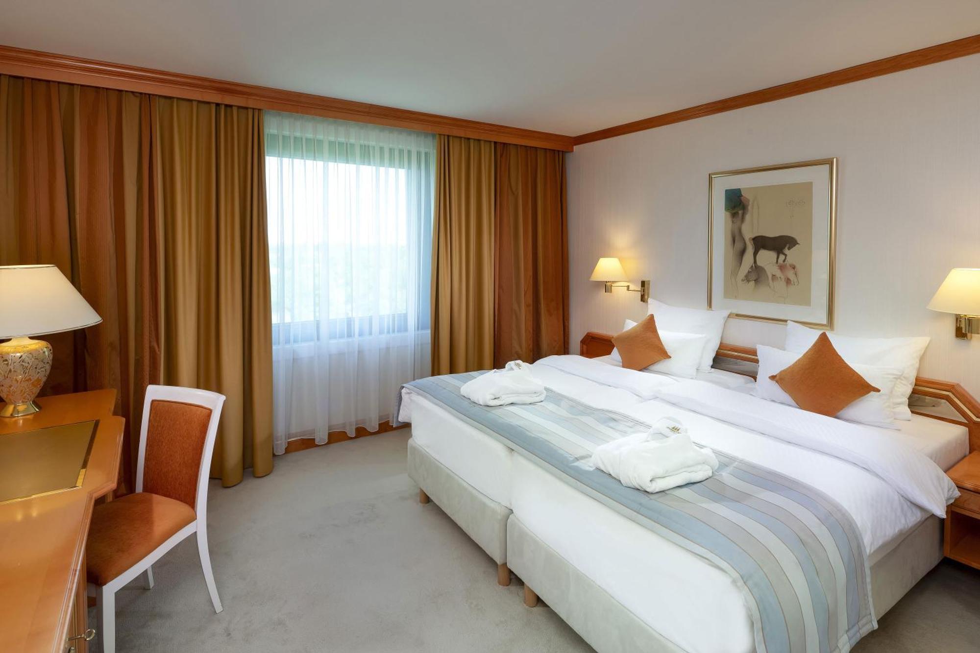Maritim Airport Hotel Hannover Langenhagen  Bagian luar foto