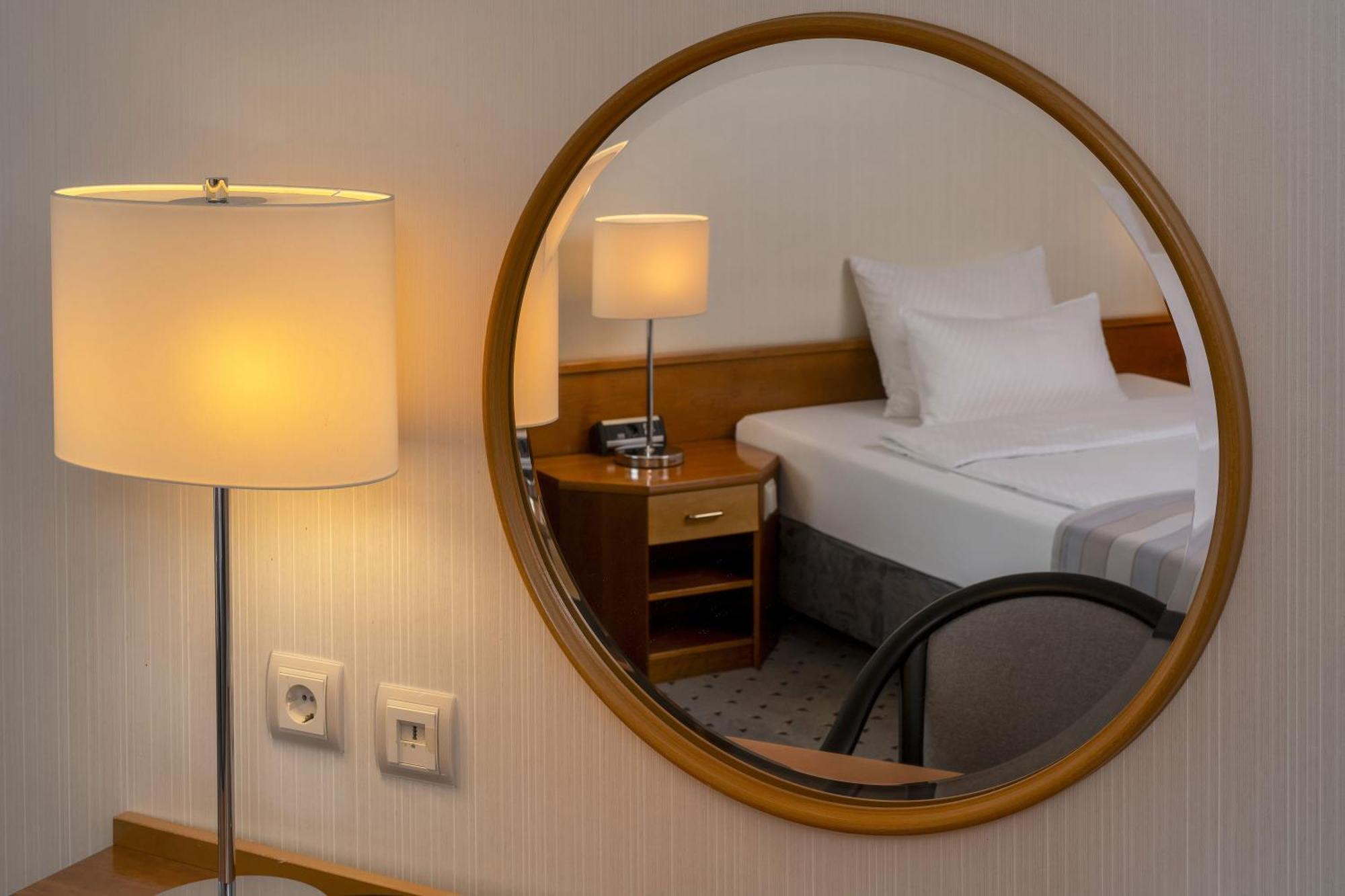 Maritim Airport Hotel Hannover Langenhagen  Bagian luar foto