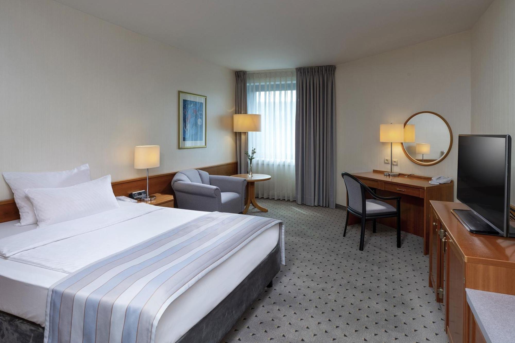 Maritim Airport Hotel Hannover Langenhagen  Bagian luar foto